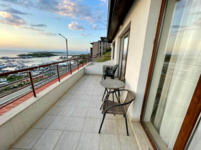 Romantic Getaway 1-BD Apartment with Sea View